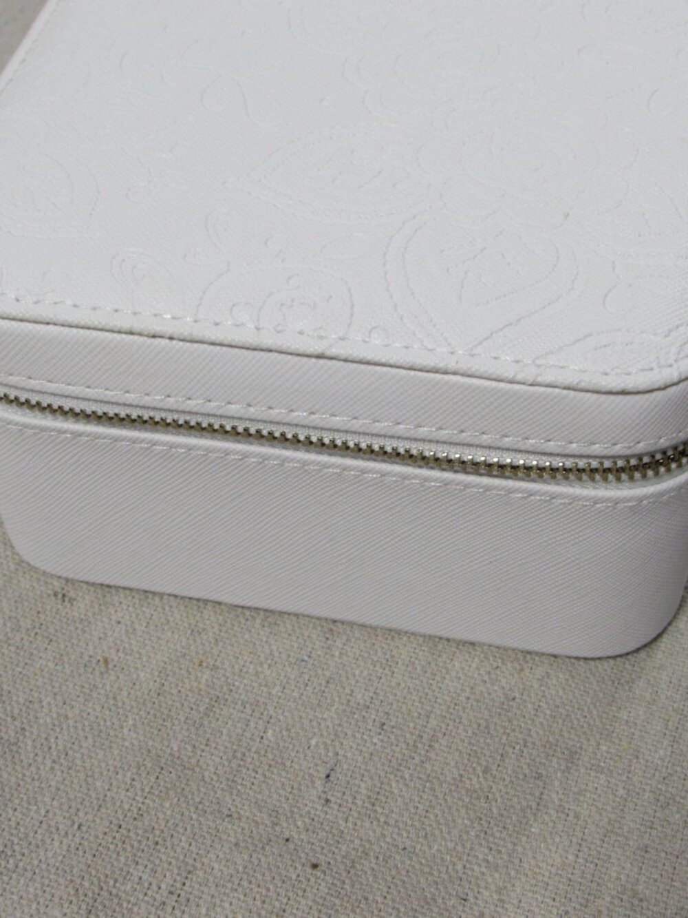 Pandora White Travel Jewelry Box Embossed Floral Gold Zipper Gray Velvet Lining - Picture 8 of 16